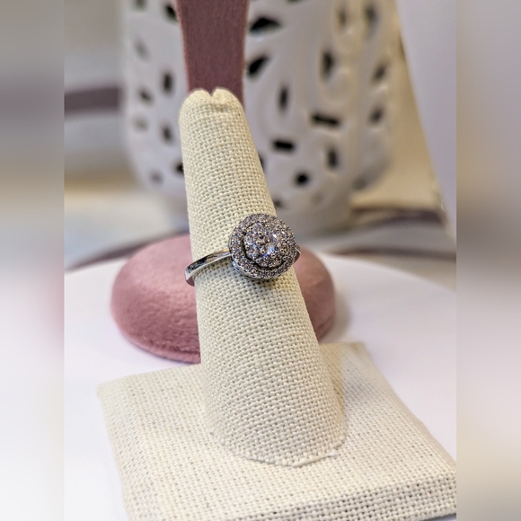 Brilliant Cut CZs set in 18K White Gold over Titanium - Picture 12 of 15